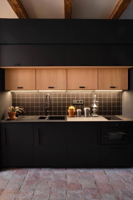 Heart Of Marseille, Loft Atypical & Spacious , Perfect For Couple And Couple With 1 Small Kid, Perfect For 2 Friends المظهر الخارجي الصورة
